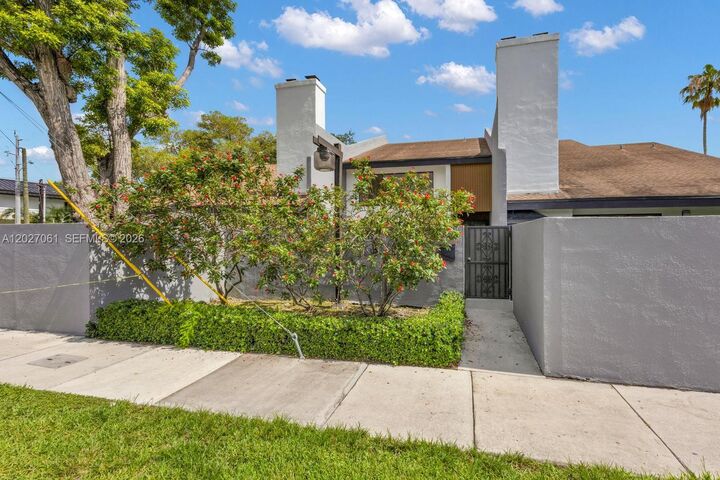 Property Photo:  6661 SW 72nd St 35  FL 33143 