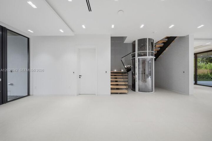 Property Photo:  3318 NE 16th Pl  FL 33305 