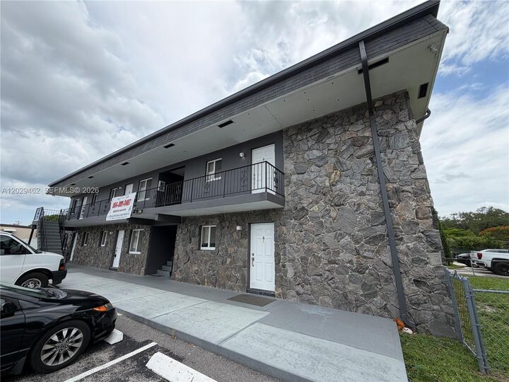 Property Photo:  4850 SW 26th Ave 4  FL 33312 