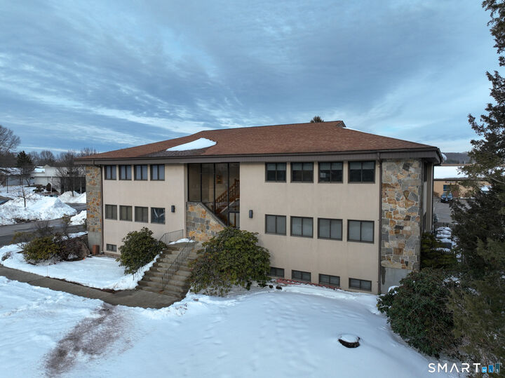 Property Photo:  160 Oak Street 1M  CT 06033 