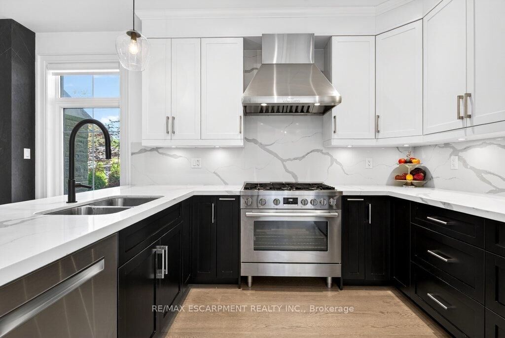 Property Photo:  2134 New Street 6  ON L7R 1H8 