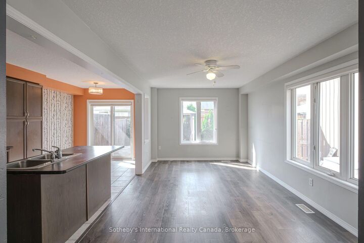 Property Photo: 17 Dwyer Court ON N3T 0G8