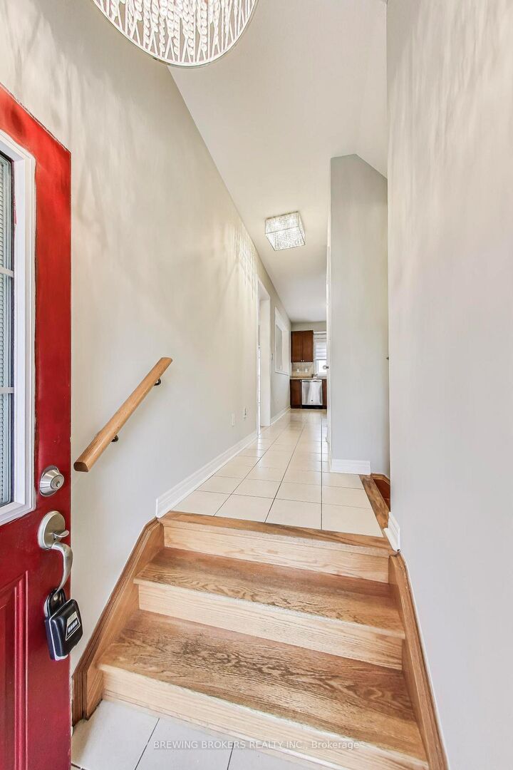 Property Photo: 33 Pearcey Crescent ON L4N 6R8