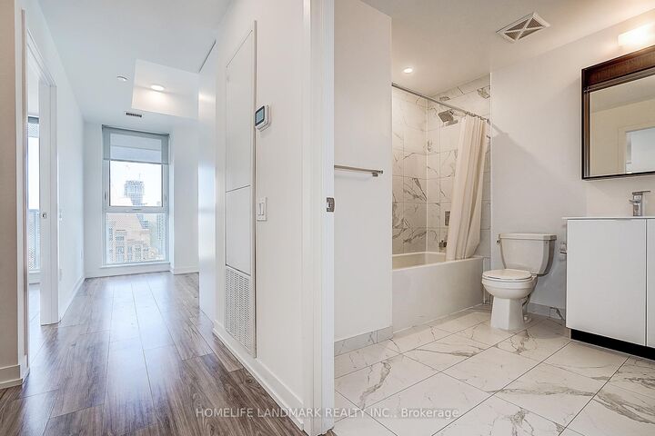 Property Photo: 4065 Confederation Parkway 3208 ON L5B 0L4