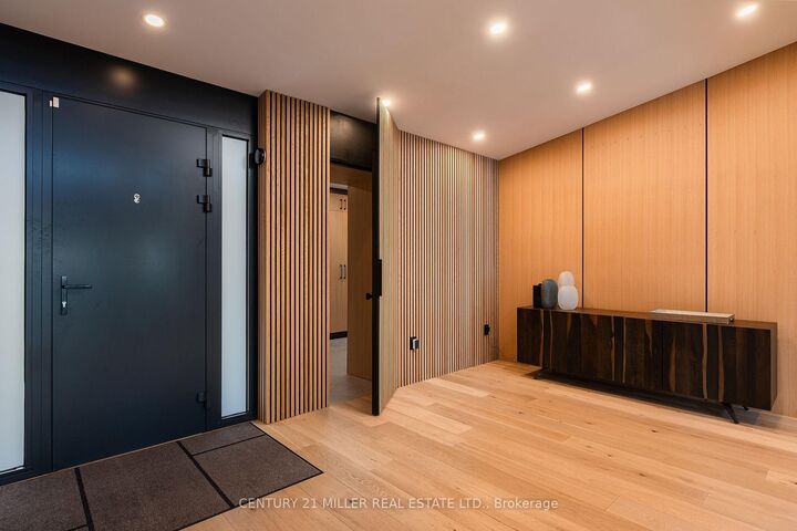 Property Photo: 121 Edgecliffe Place ON L7L 3Z2