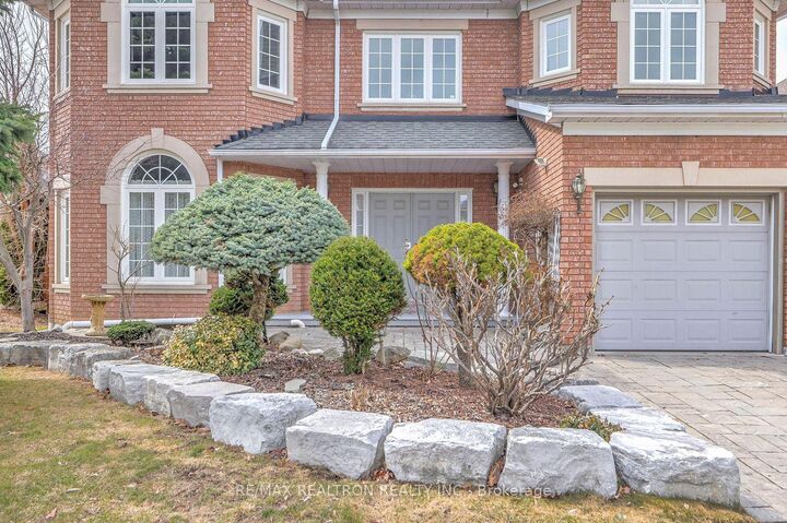 Property Photo: 6 White Oak Crescent ON L4B 3R3