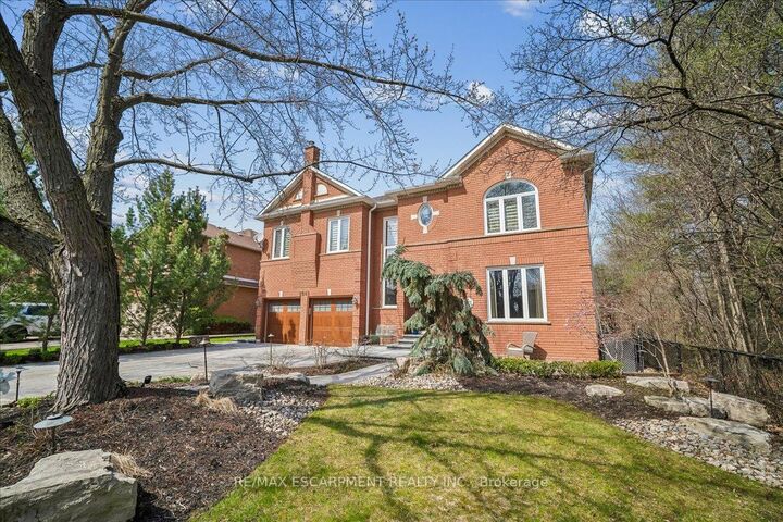 Property Photo: 2203 Winding Woods Drive ON L6H 5T9