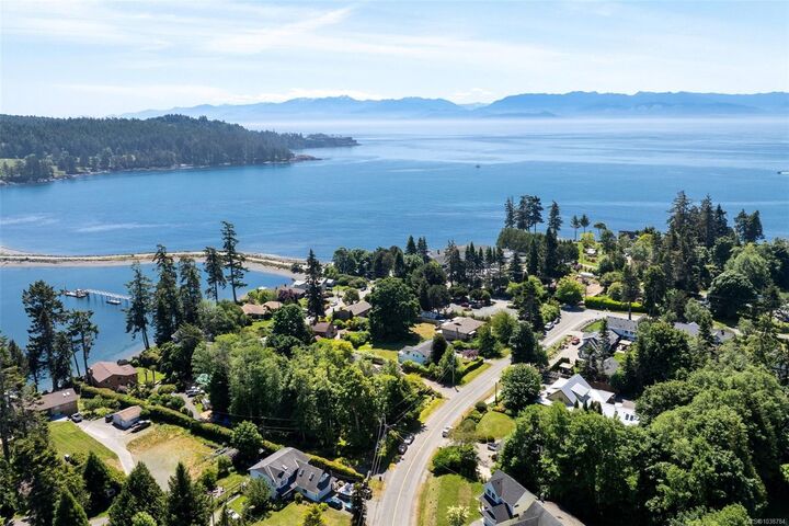 Property Photo:  1559 Dufour Rd  BC V9Z 0T6 
