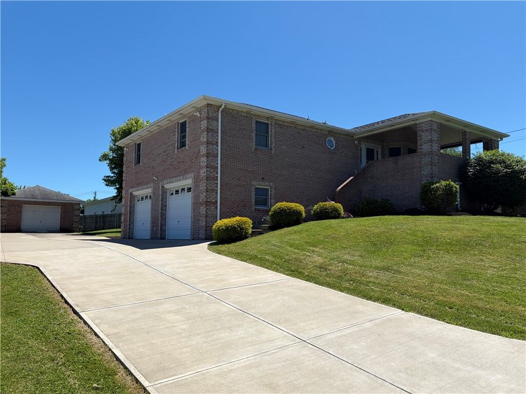 Property Photo: 902 Central Dr PA 15067