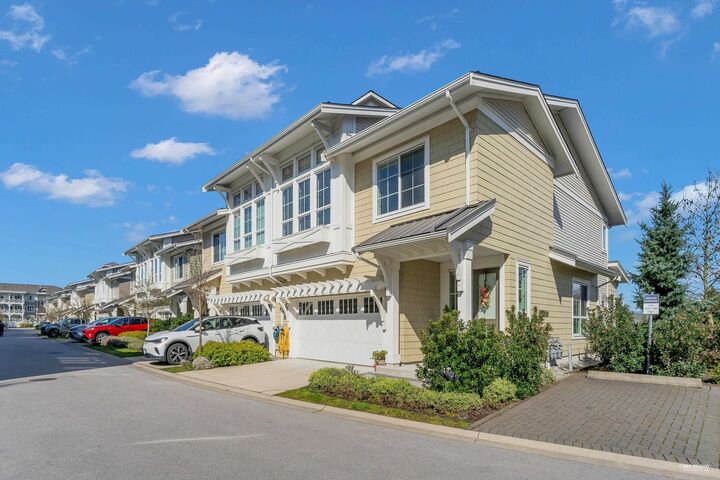 Property Photo:  5551 Admiral Way 12B  BC V4K 0C9 