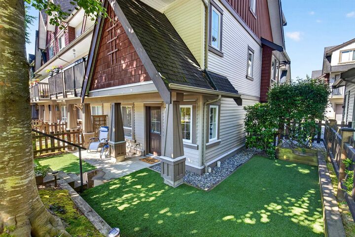 Photo de la propriété:  7155 189 Street 7  BC V4N 5S8 