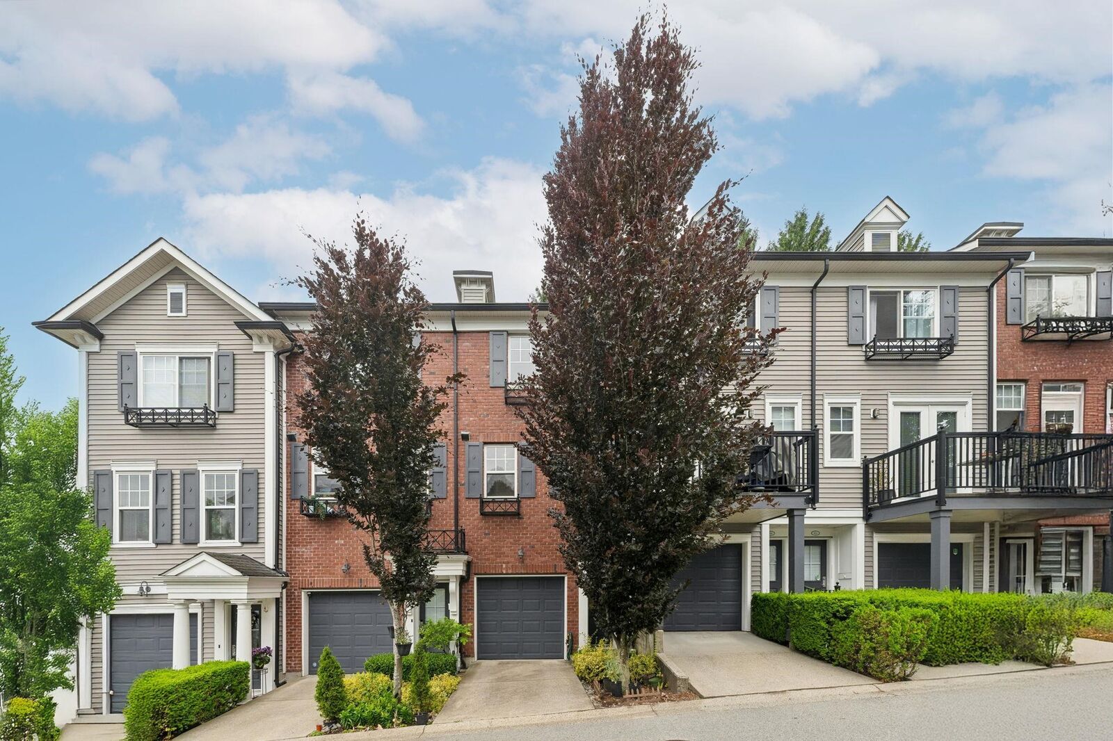 Property Photo: 688 Edgar Avenue 85 BC V3K 0A5