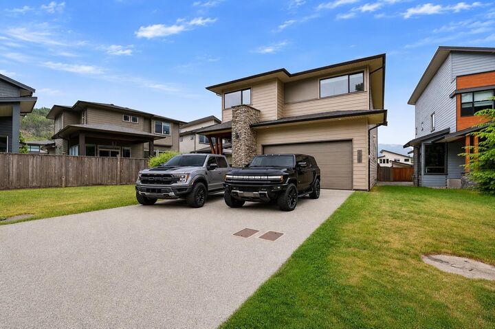 39340 Falcon Crescent — photo 1