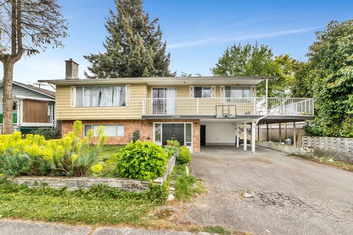 11582 84A Avenue — photo 1