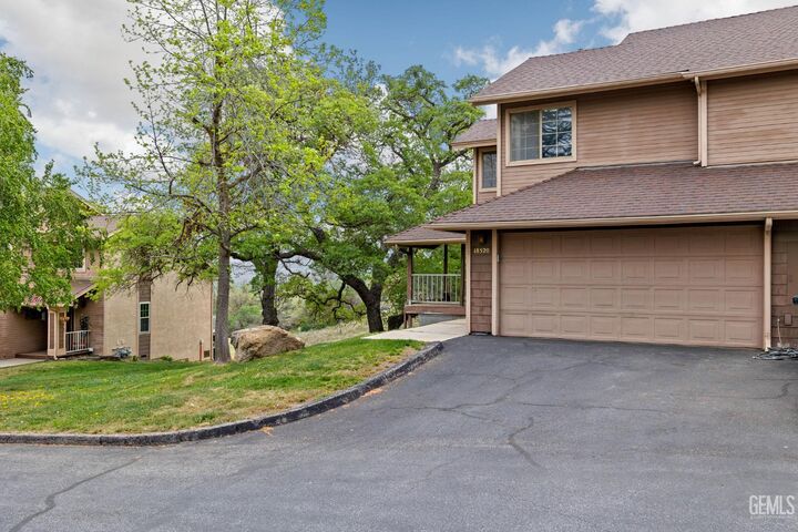 Property Photo:  