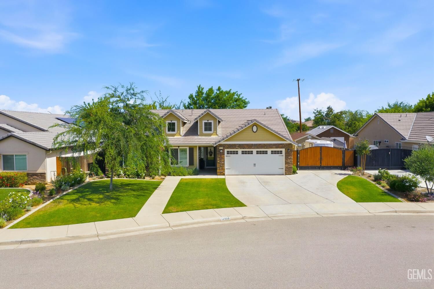 Property Photo:  14908 Cotton Blossom Avenue  CA 93314 