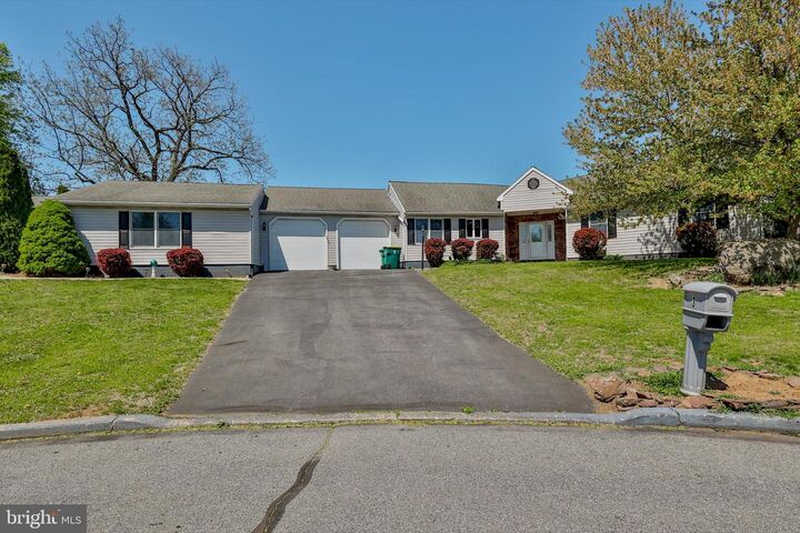 Property Photo:  3 Dusty Road  PA 18045 