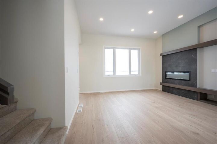 Property Photo: 13 Parkrose Place MB R5A 0B4