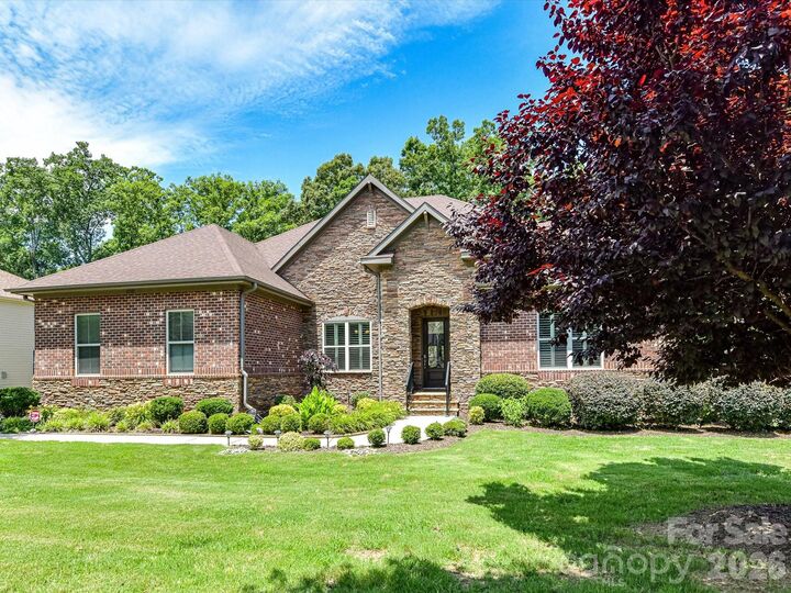 Property Photo: 8701 Whitehawk Hill Road NC 28173