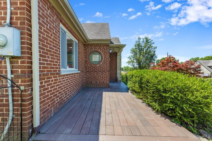 Property Photo:  5758 Glengate Lane  OH 45212 