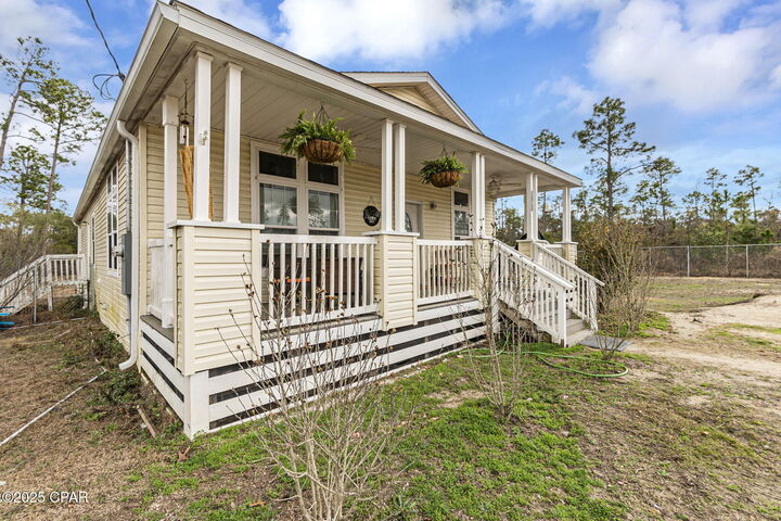 Property Photo: 1180 Chattahoochee Avenue FL 32420