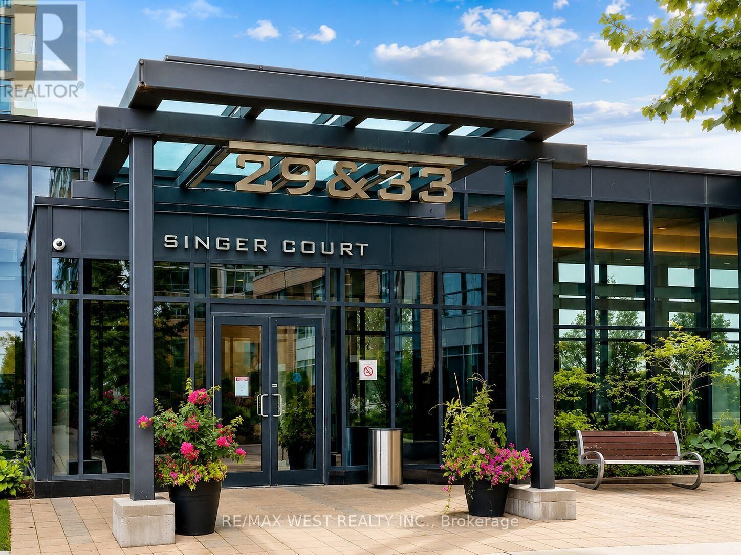 Property Photo: 33 Singer Court 1208 ON M2K 0B4