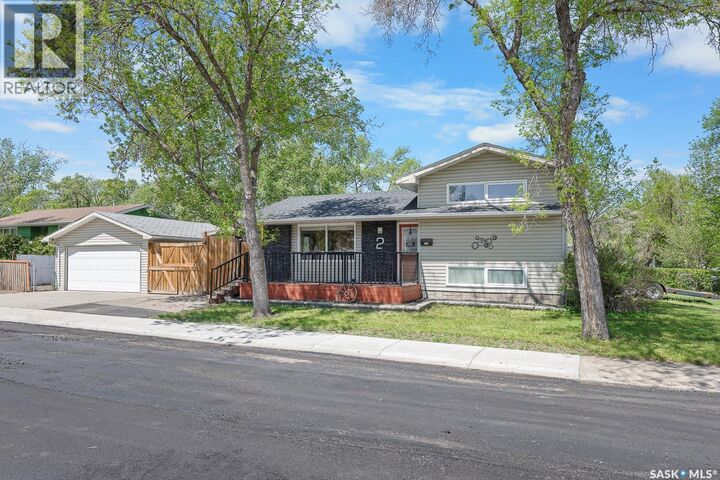 Property Photo: 2 Pleasantview Bay SK S4R 5H3