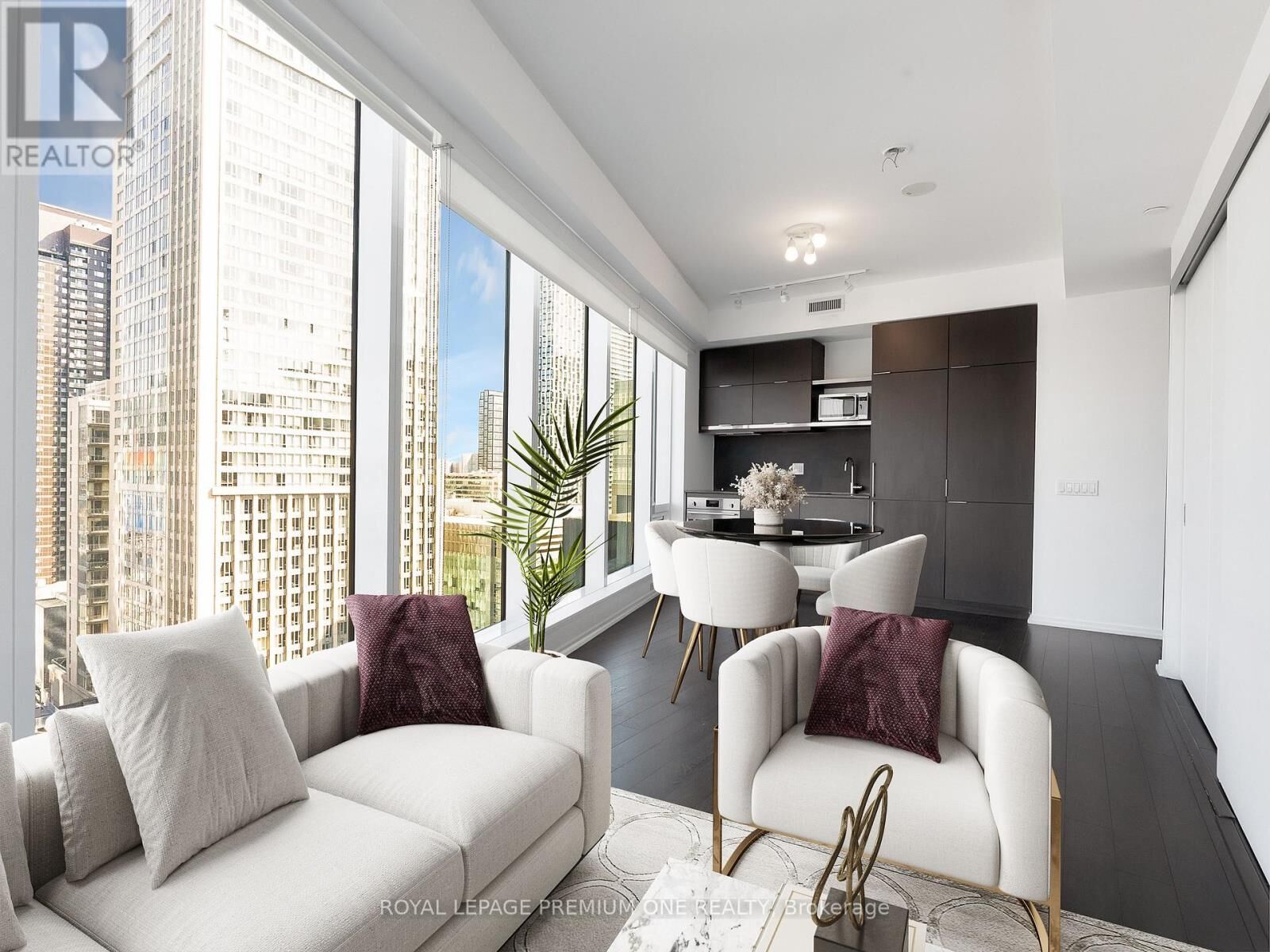 Property Photo:  197 Yonge Street 1412  ON M5B 1M4 