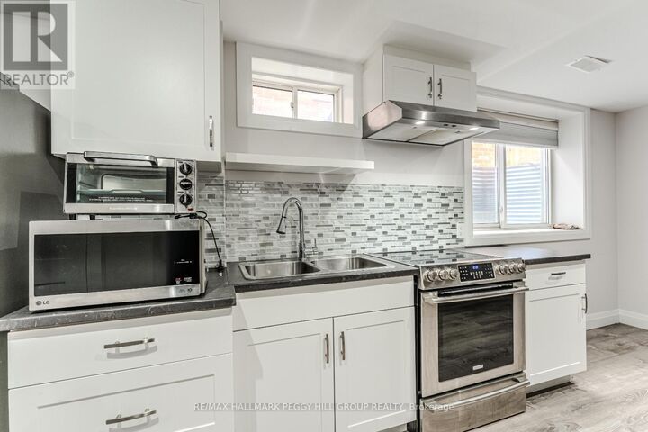 Property Photo:  17 Wagner Crescent Lower  ON L3W 0P4 