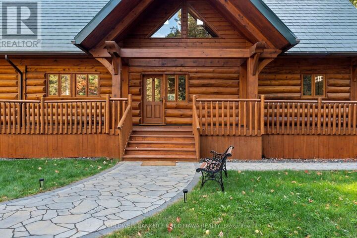 Property Photo:  9 Lucas Lane  ON K2S 1S5 