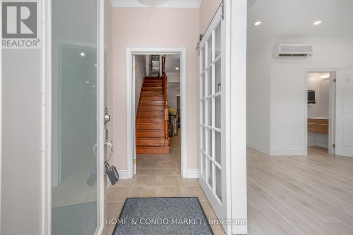 Property Photo: 194 Lakeshore Road West ON L5H 1G6