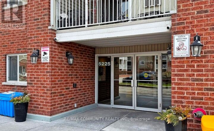 Property Photo: 5225 Finch Avenue East 423 ON M1S 5W8