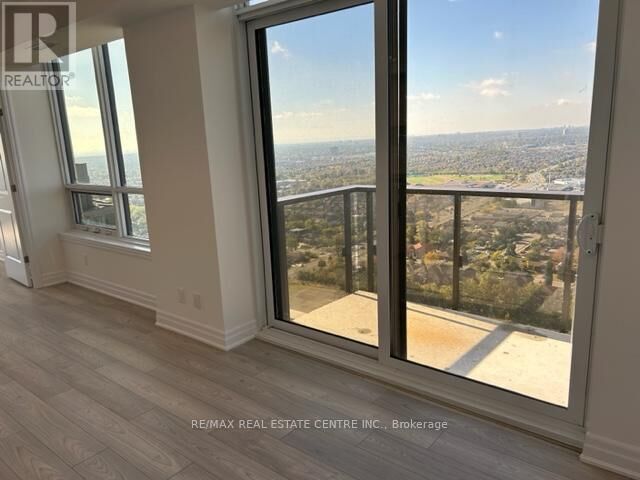 Property Photo: 36 Elm Drive West 3608 ON L5B 1L9