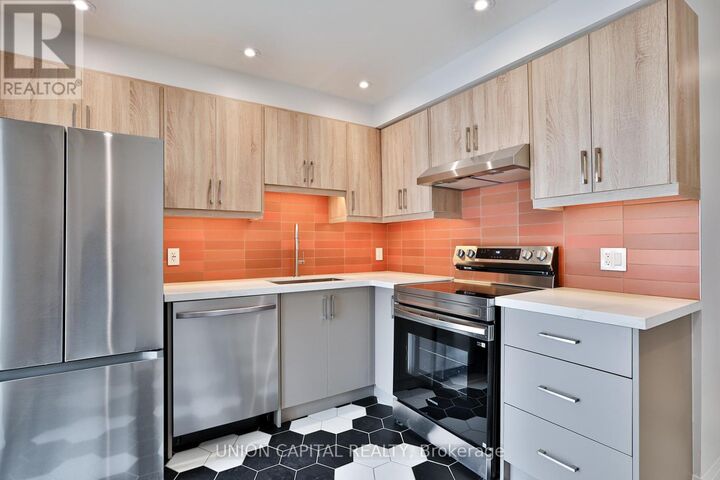 Property Photo:  612 Gerrard Street East 2  ON M4M 1Y3 