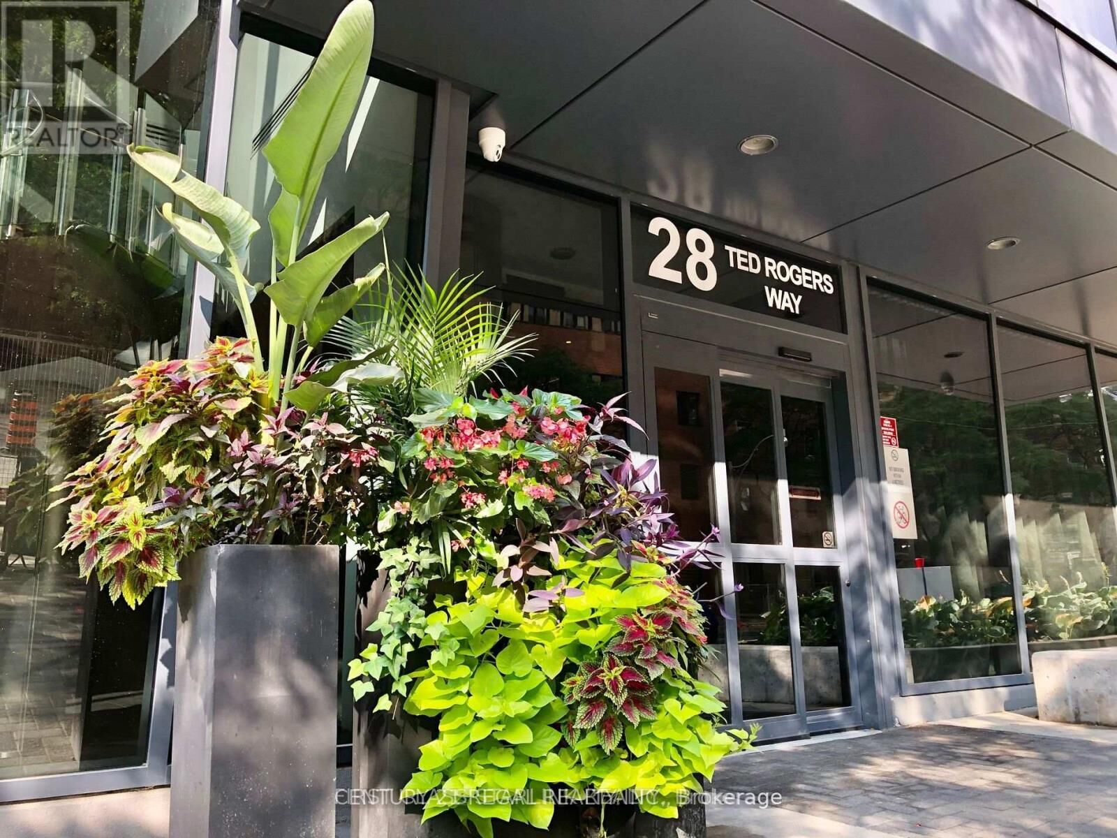 Property Photo:  28 Ted Rogers Way 2911  ON M4Y 2J4 