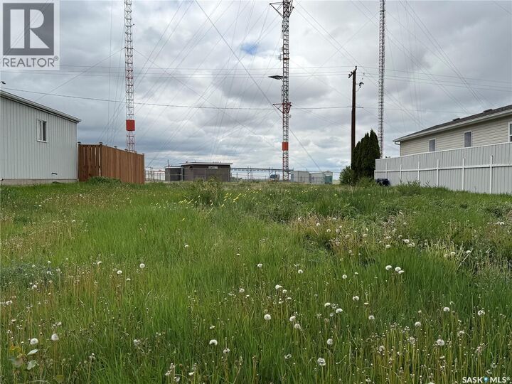 Property Photo:  349 10th Avenue SE  SK S4H 3L8 
