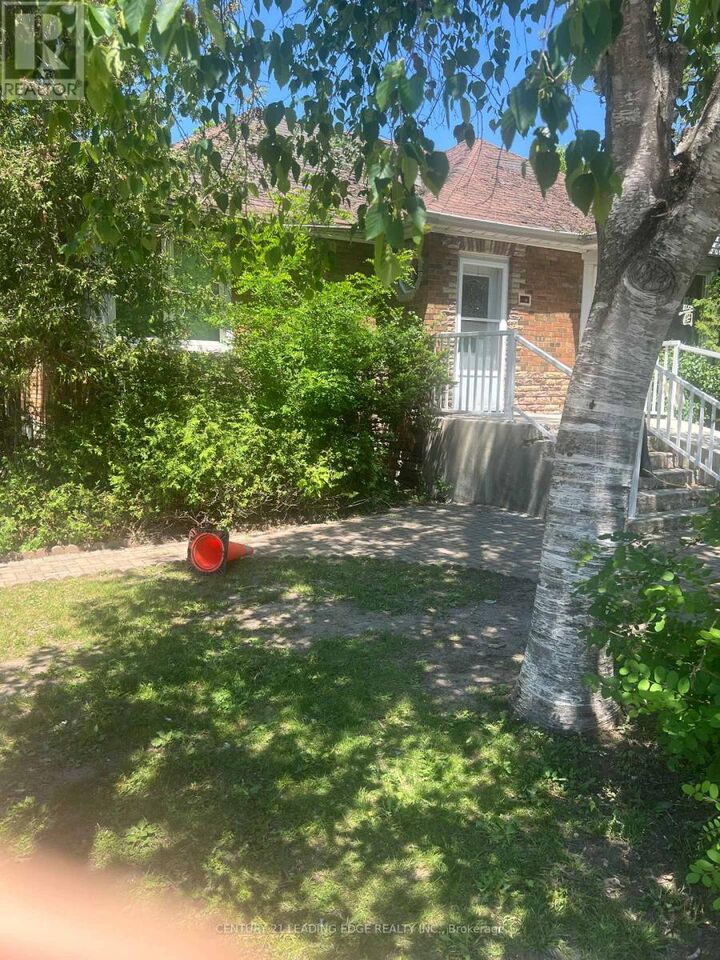 Photo de la propriété:  230 Finch Avenue East  ON M2N 4S2 