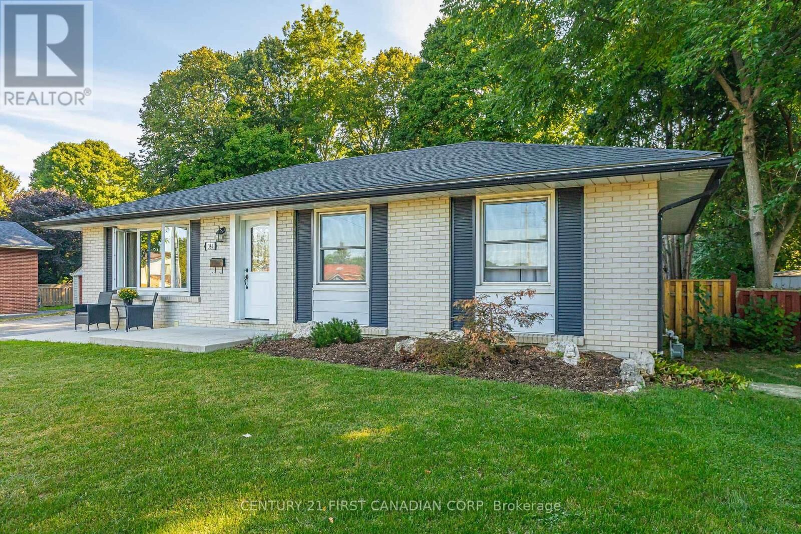 Property Photo:  384 Briarhill Avenue  ON N5Y 1N9 
