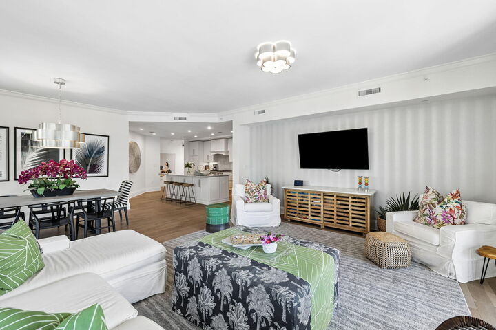 Property Photo:  46 N Barrett Square # 201  FL 32461 