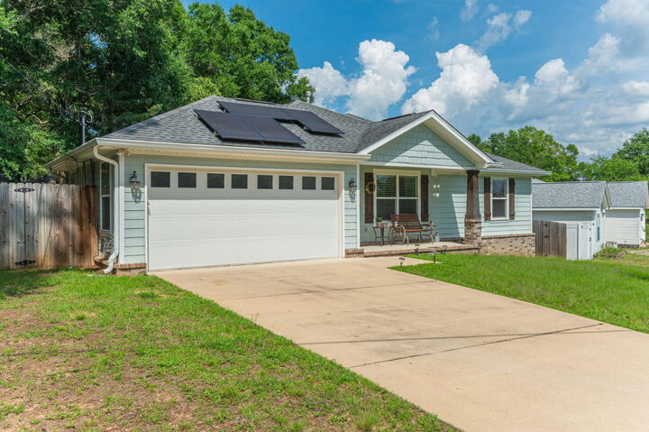 Property Photo:  2025 N Pearl Street  FL 32536 