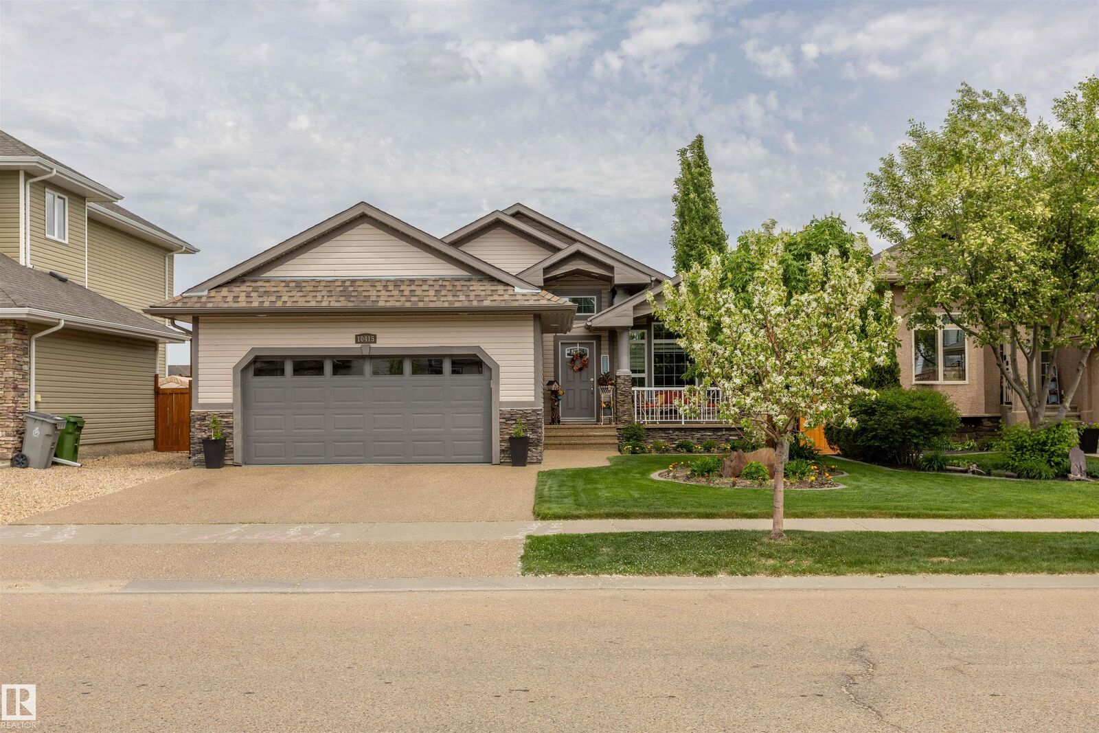 Property Photo:  10415 97 Street  AB T8R 0B8 