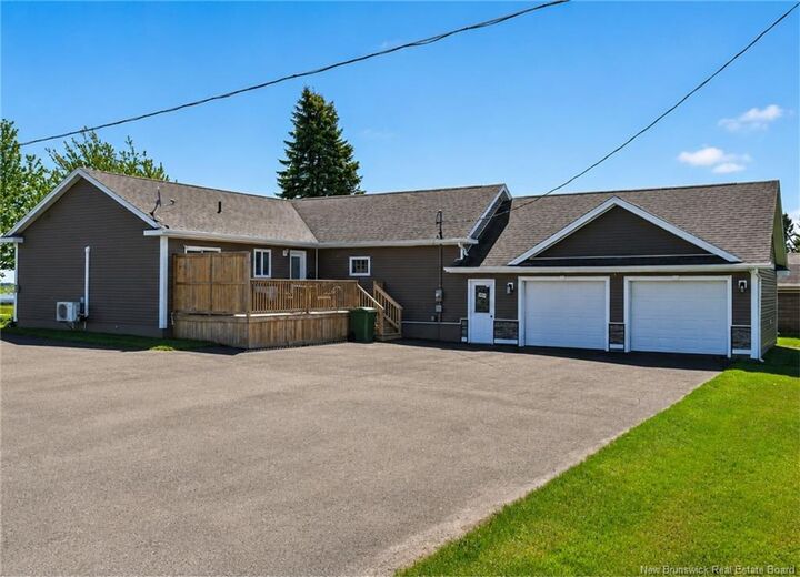 Property Photo:  42 Rue Du Parc  NB E4S 3C5 