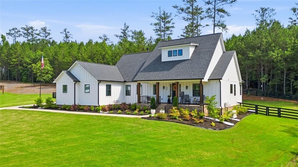 Property Photo: 499 London Road GA 30107