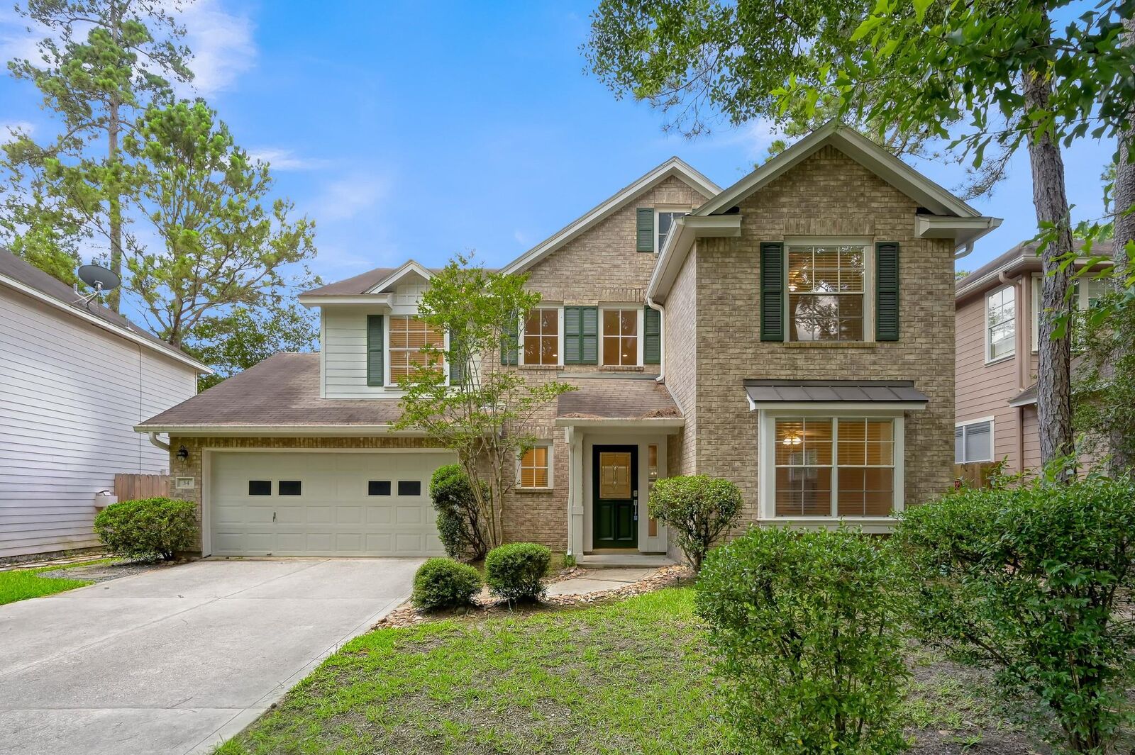 Property Photo: 34 S Willow Point Circle TX 77382