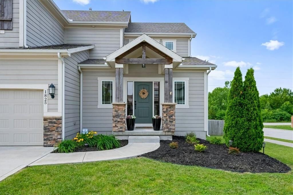 Property Photo:  1825 SW Merryman Drive  MO 64082 