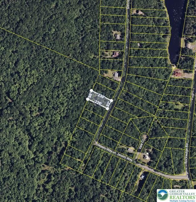 Property Photo:  179 Oakridge Drive  PA 18328 