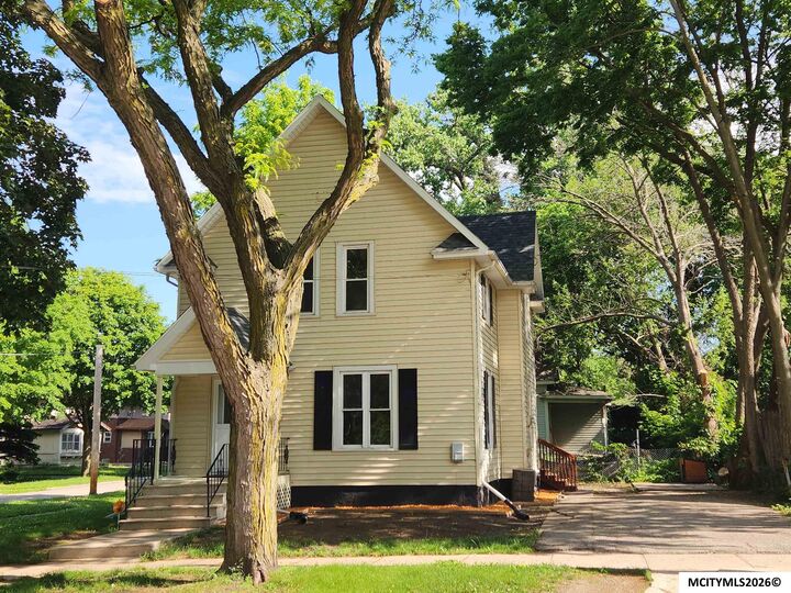 Property Photo: 326 1st NW IA 50401