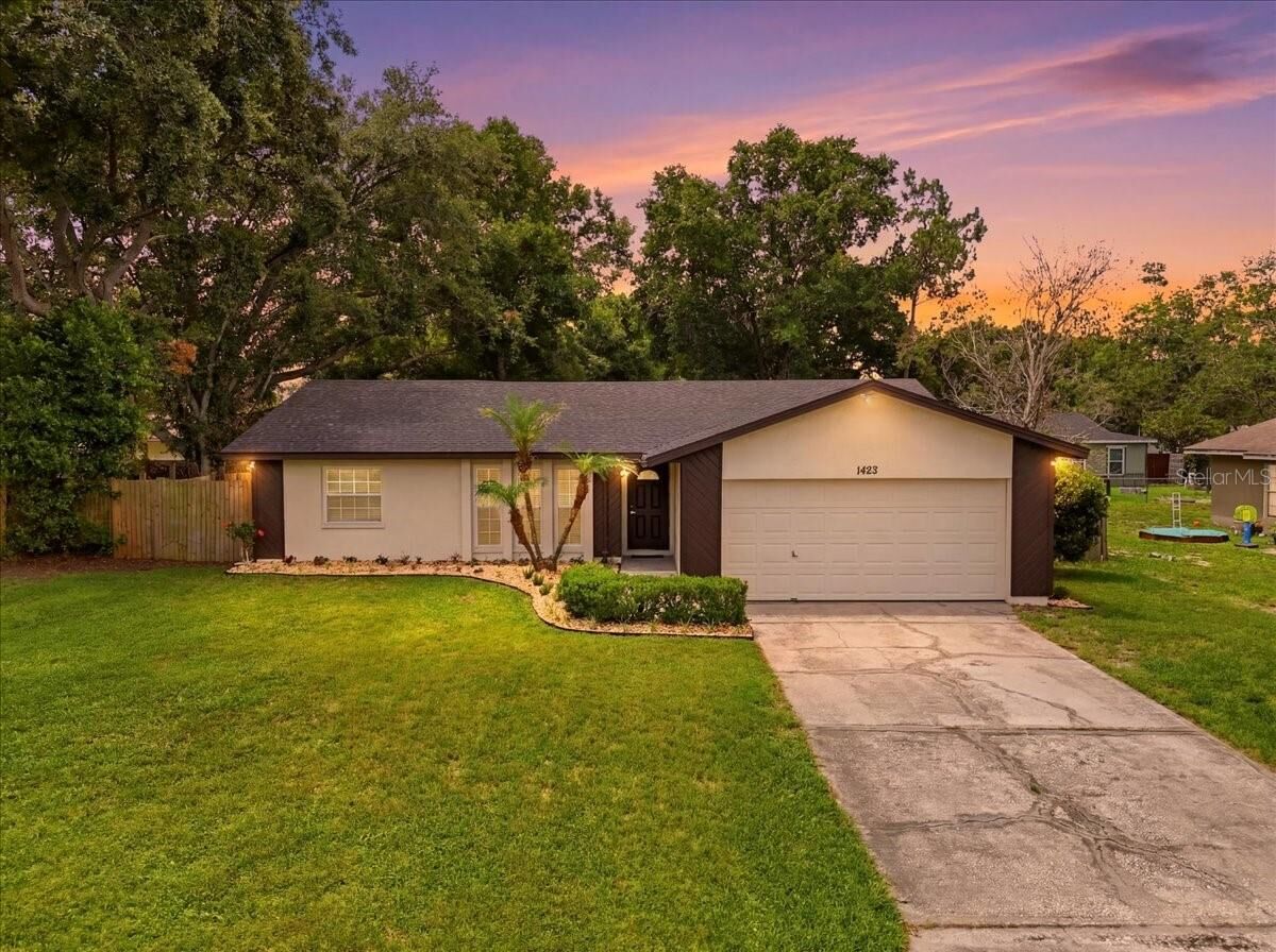 Property Photo:  1422 Periwinkle Court  FL 33811 