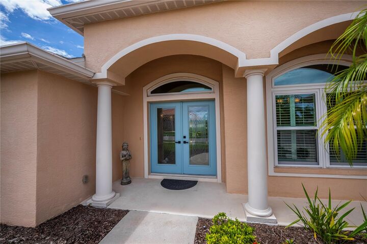 Property Photo:  2145 Date Palm Way  FL 34292 
