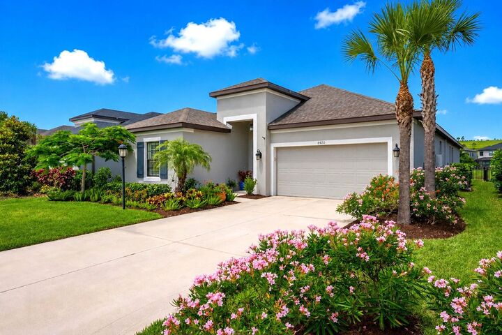 Property Photo: 6420 Grandview Hill Court FL 34203